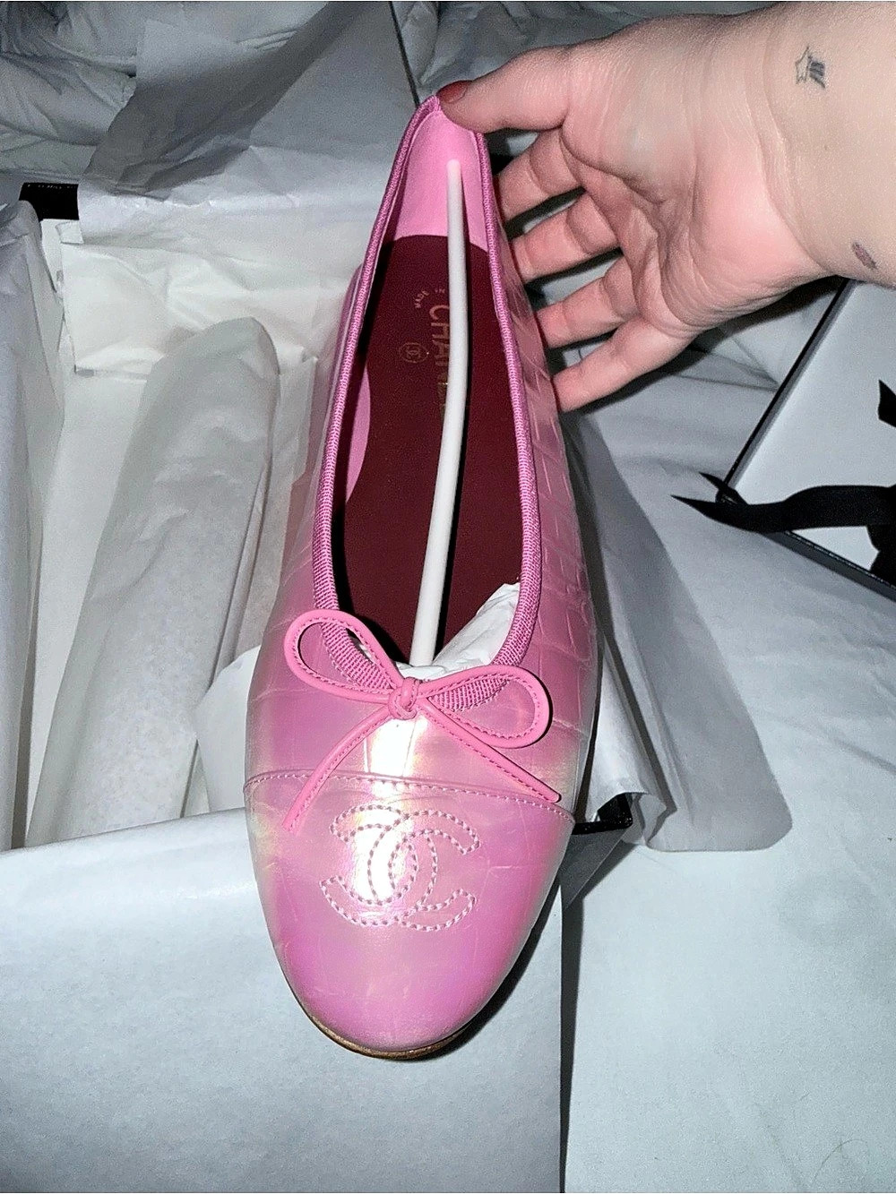 Chanel Crocodile Embossed Iridescent CC Logo Ballet Flats CC Logo Pink EU 40.5